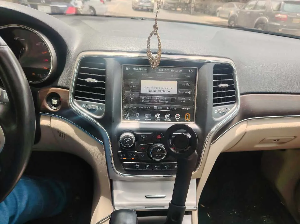 Car image 26