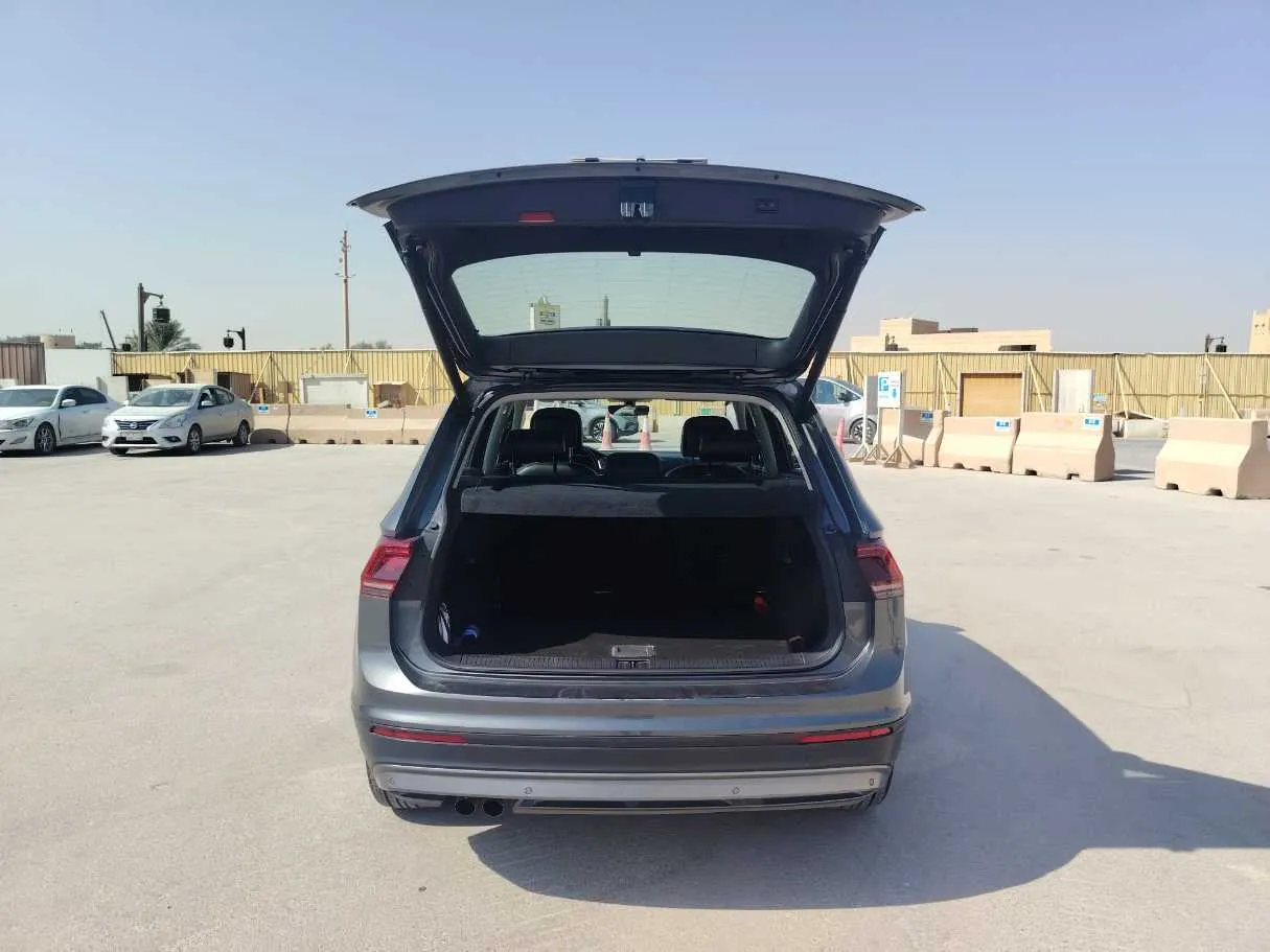 Car image 27