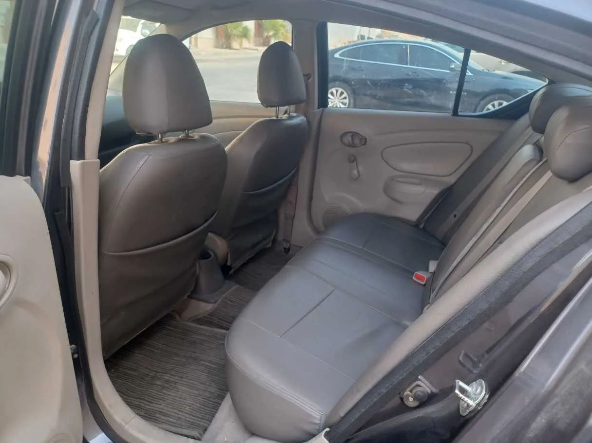 Car image 14