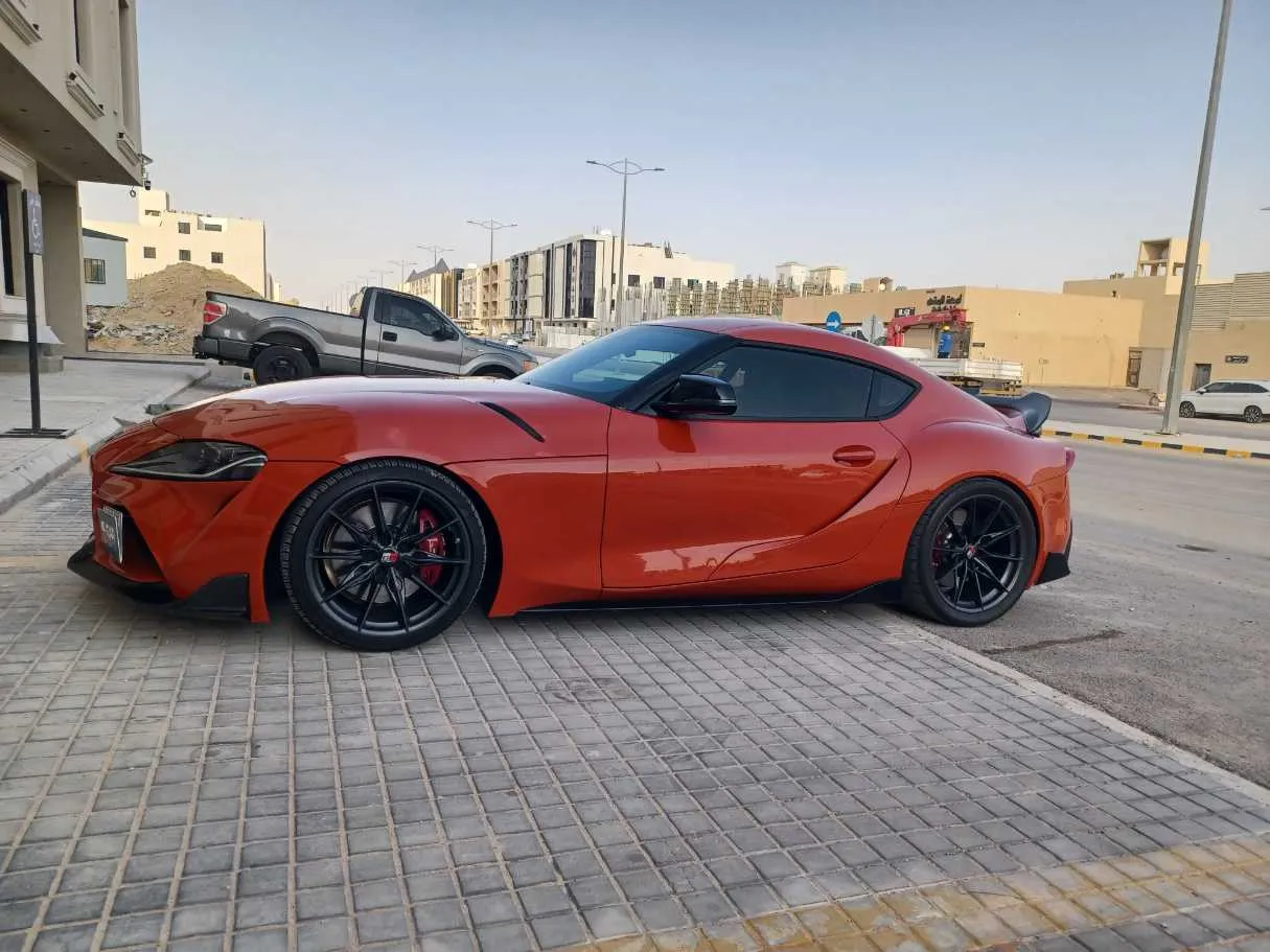 Car image 8