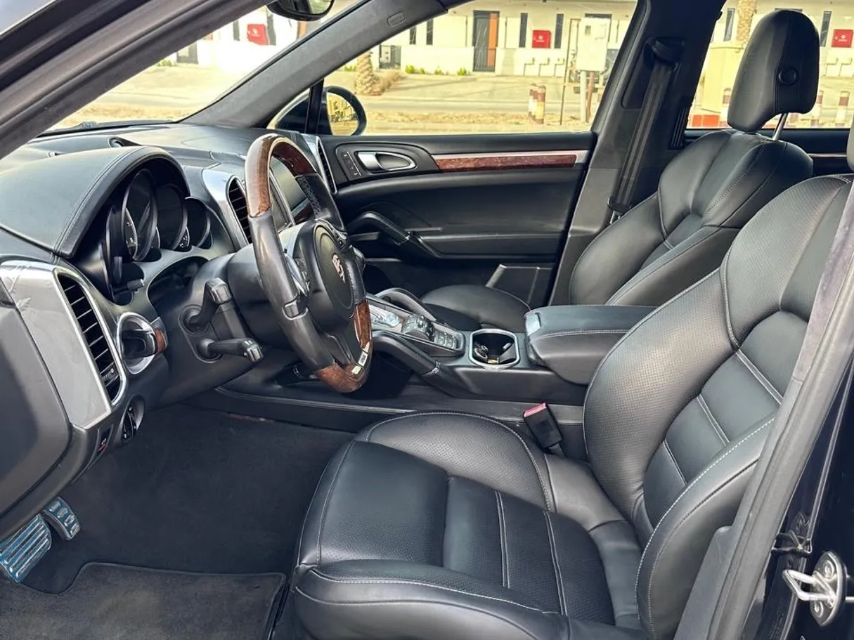 Car image 5