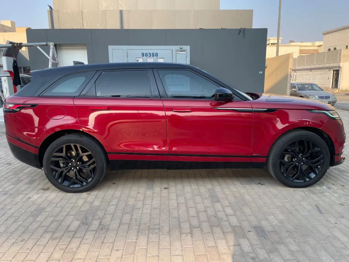 Car image 4