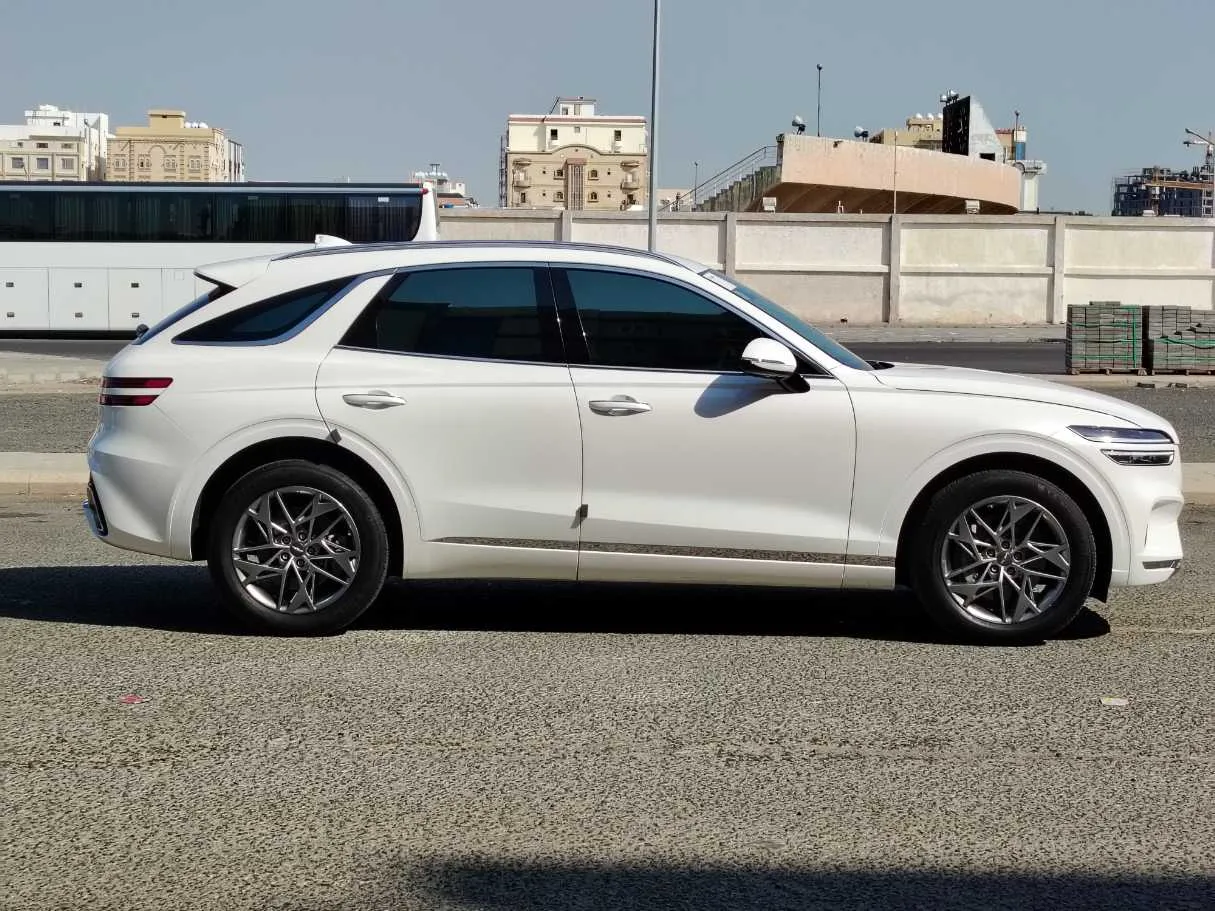 Car image 4