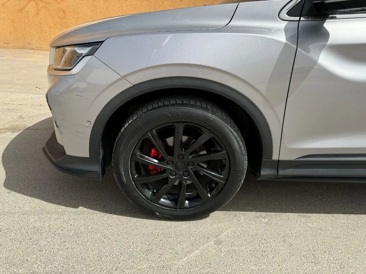 Car image 9