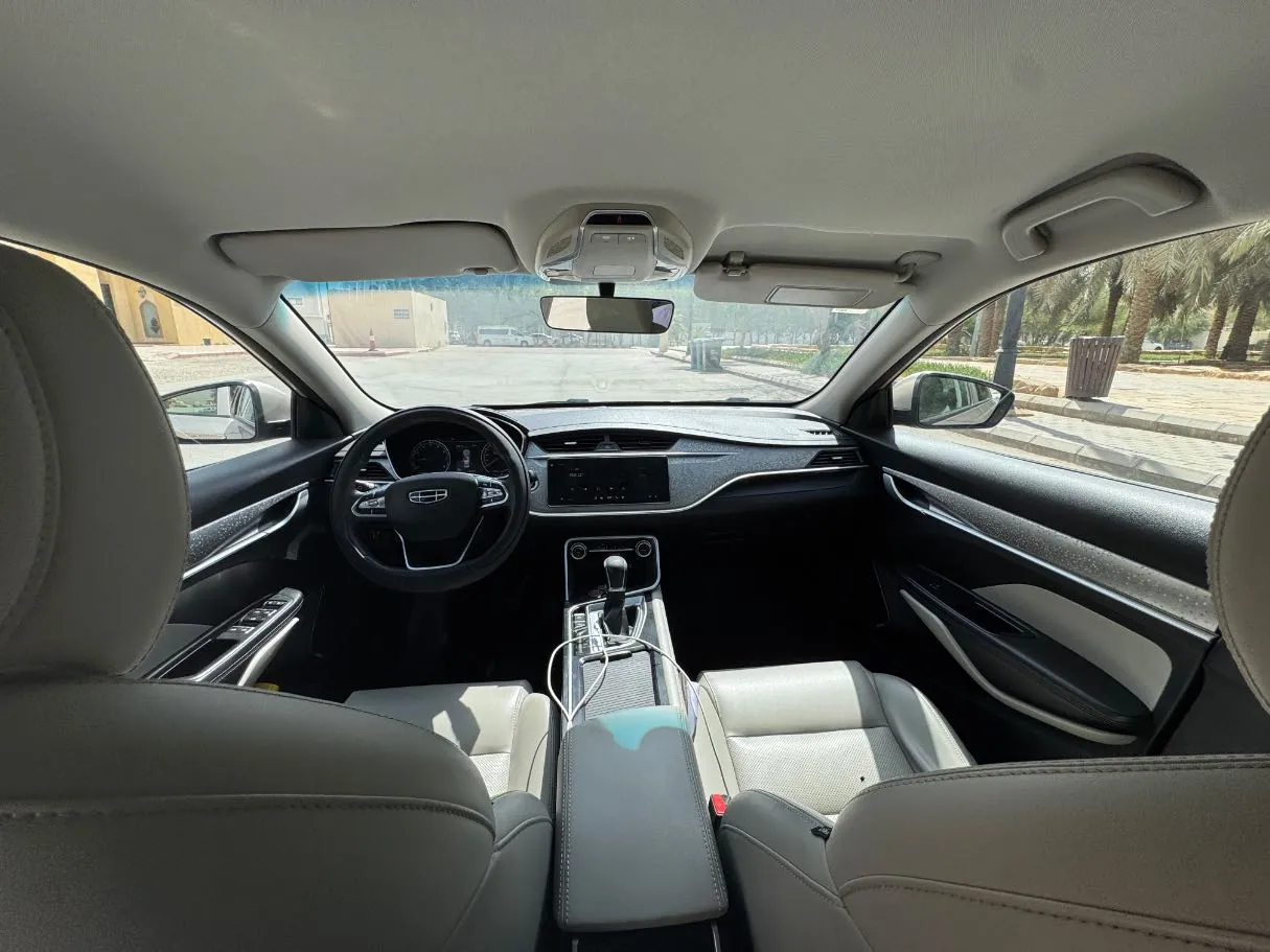 Car image 14
