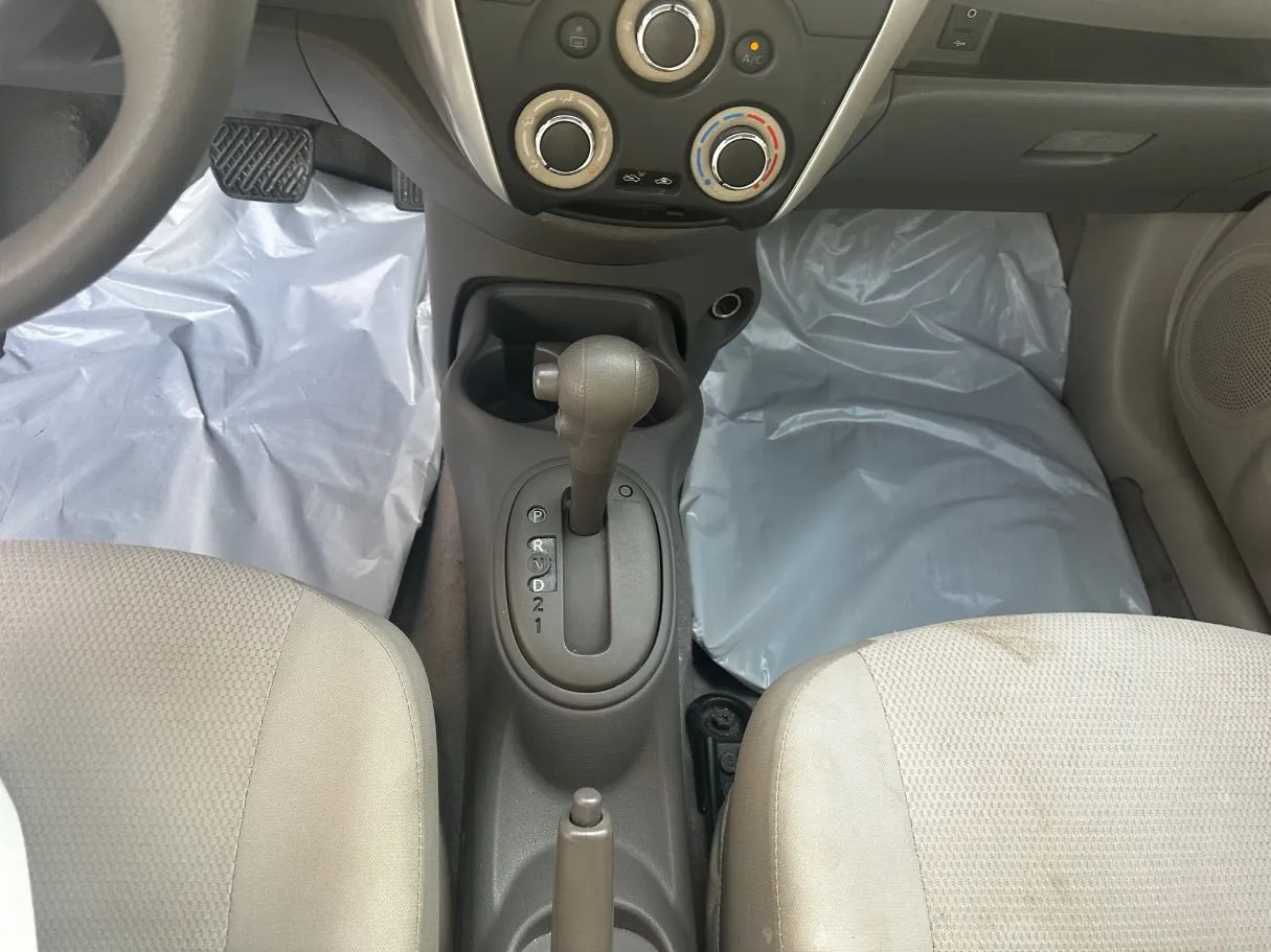 Car image 17