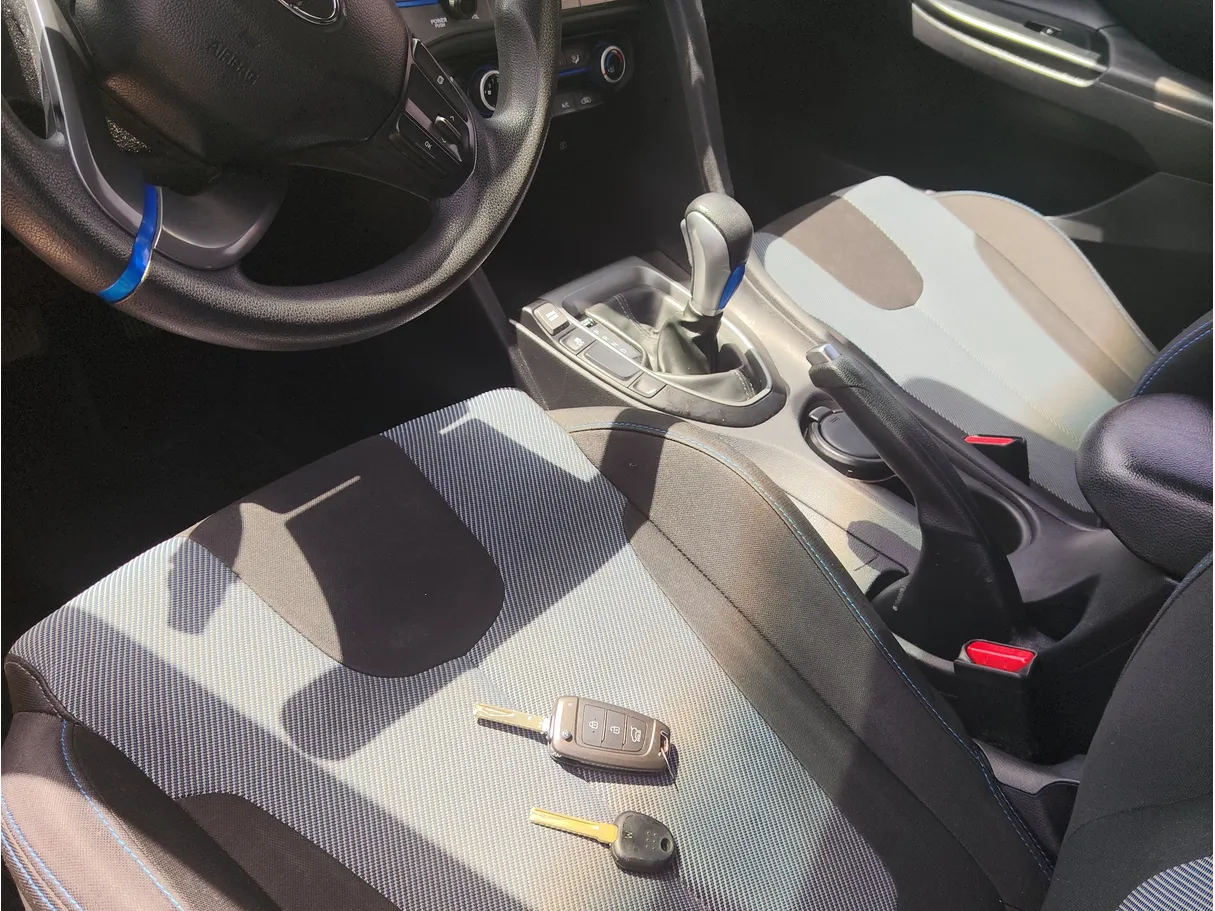 Car image 5
