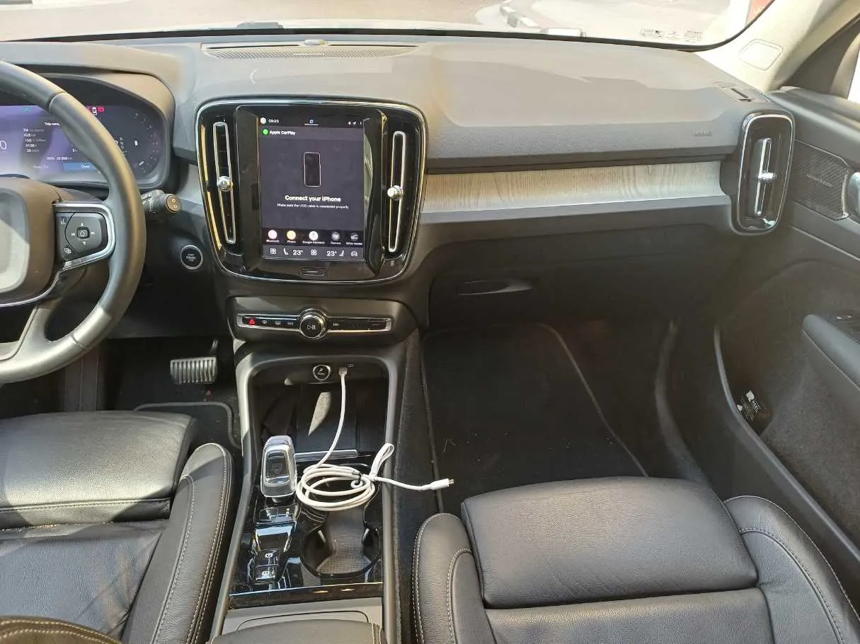 Car image 15