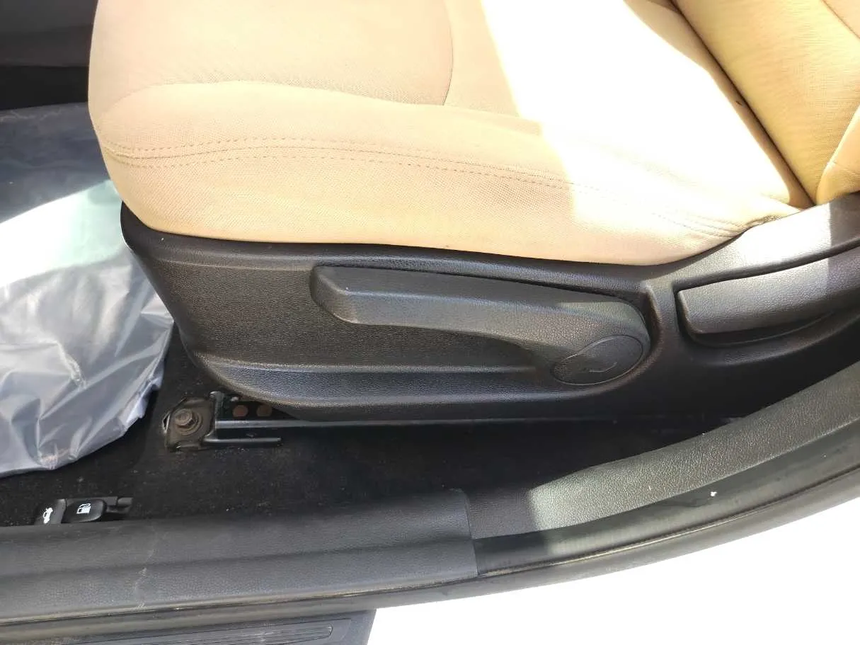 Car image 35
