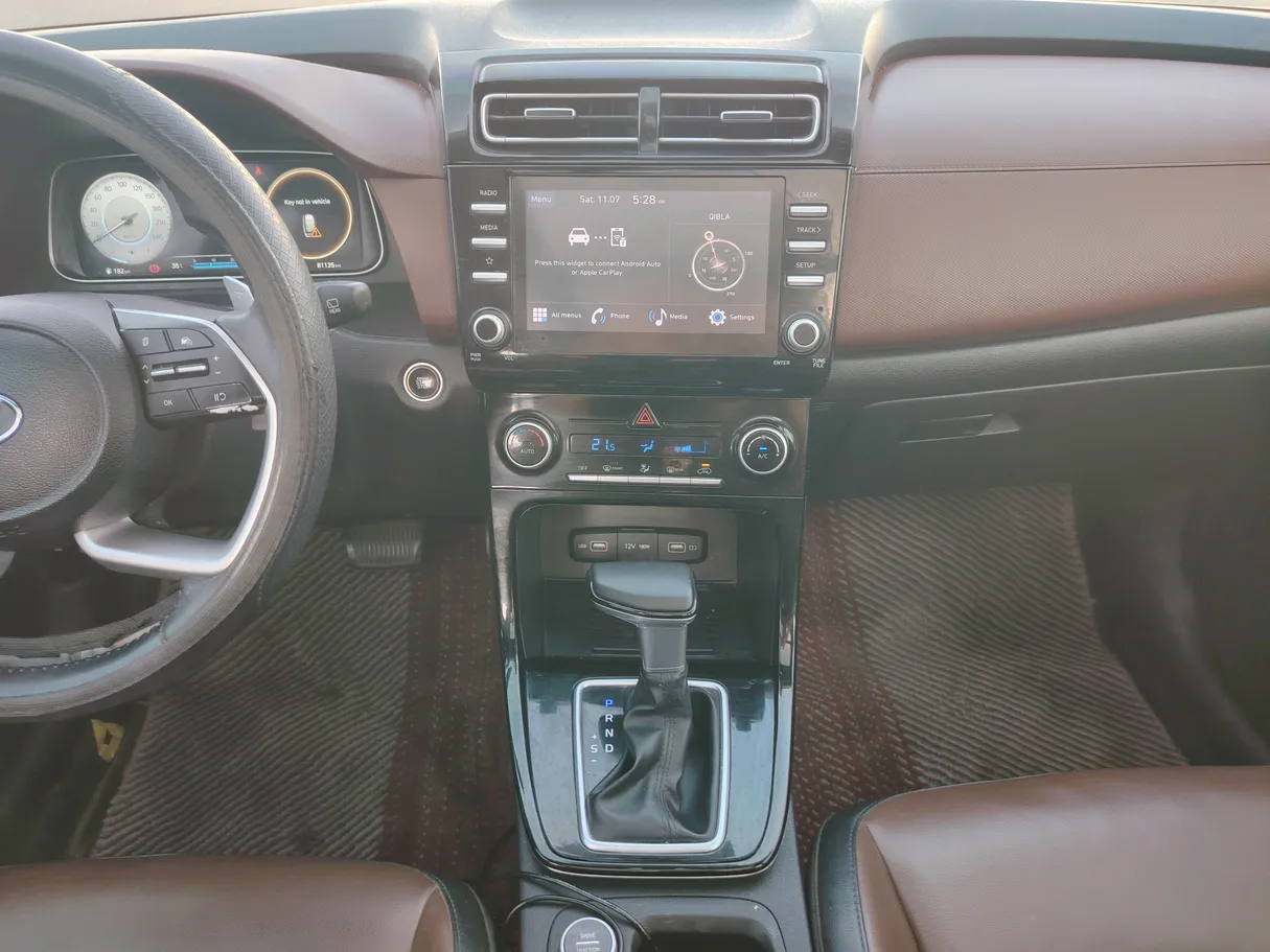 Car image 18