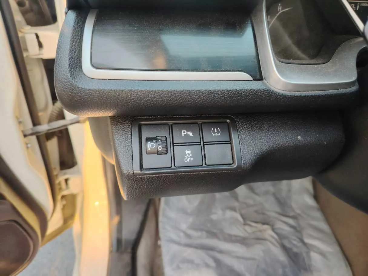 Car image 40