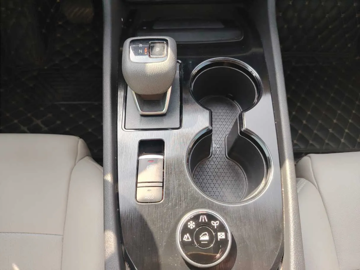 Car image 19