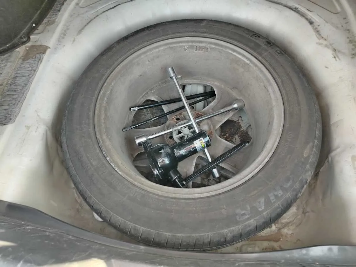 Car image 35