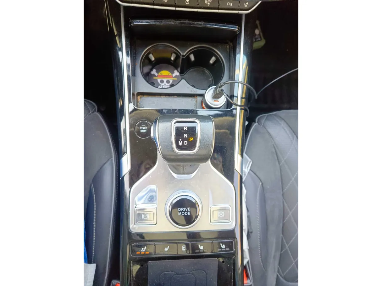Car image 26