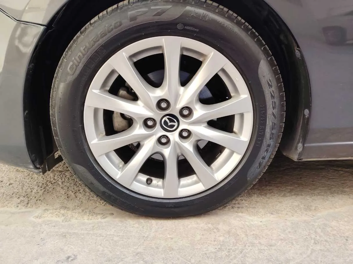 Car image 10