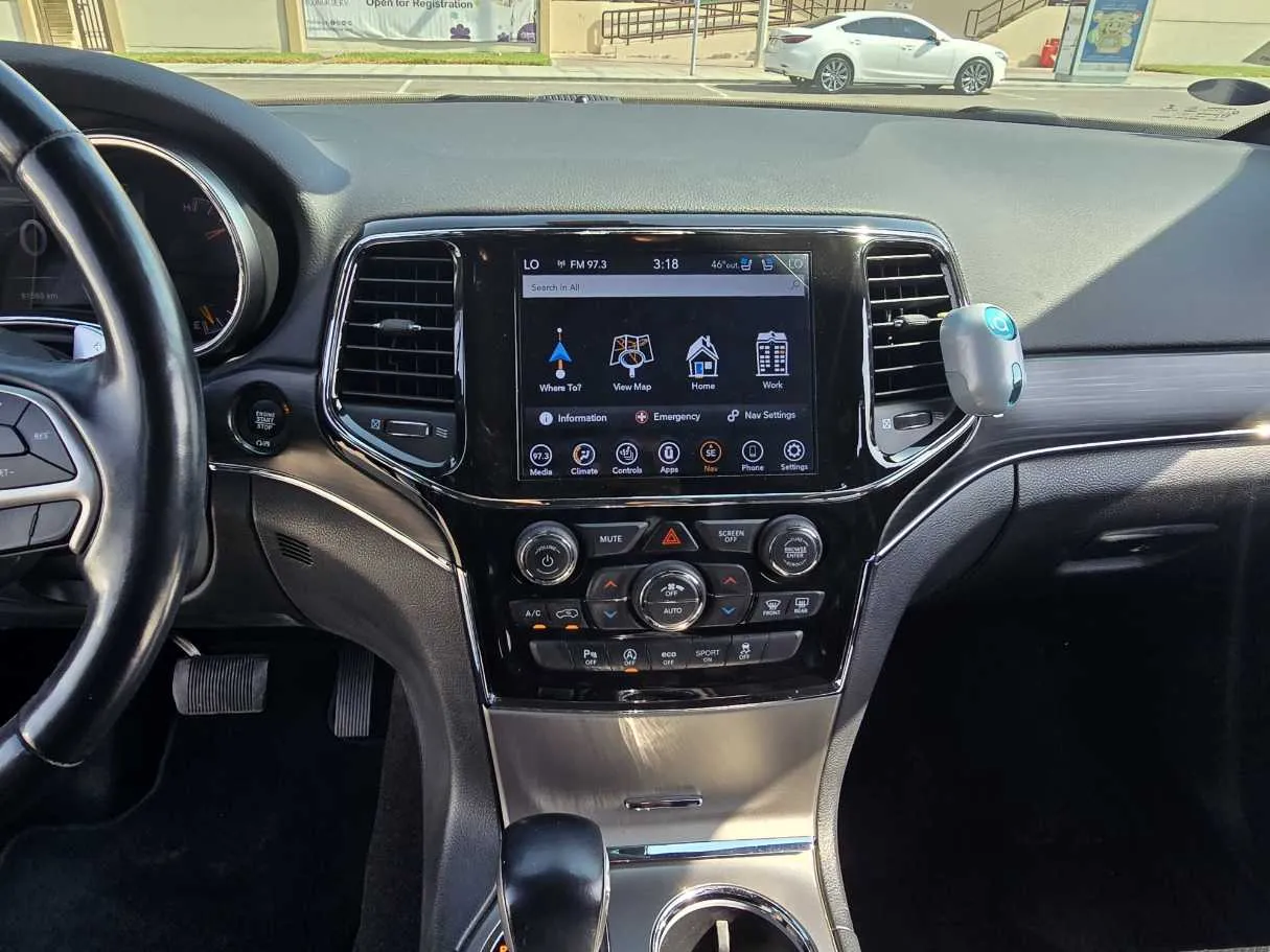Car image 16