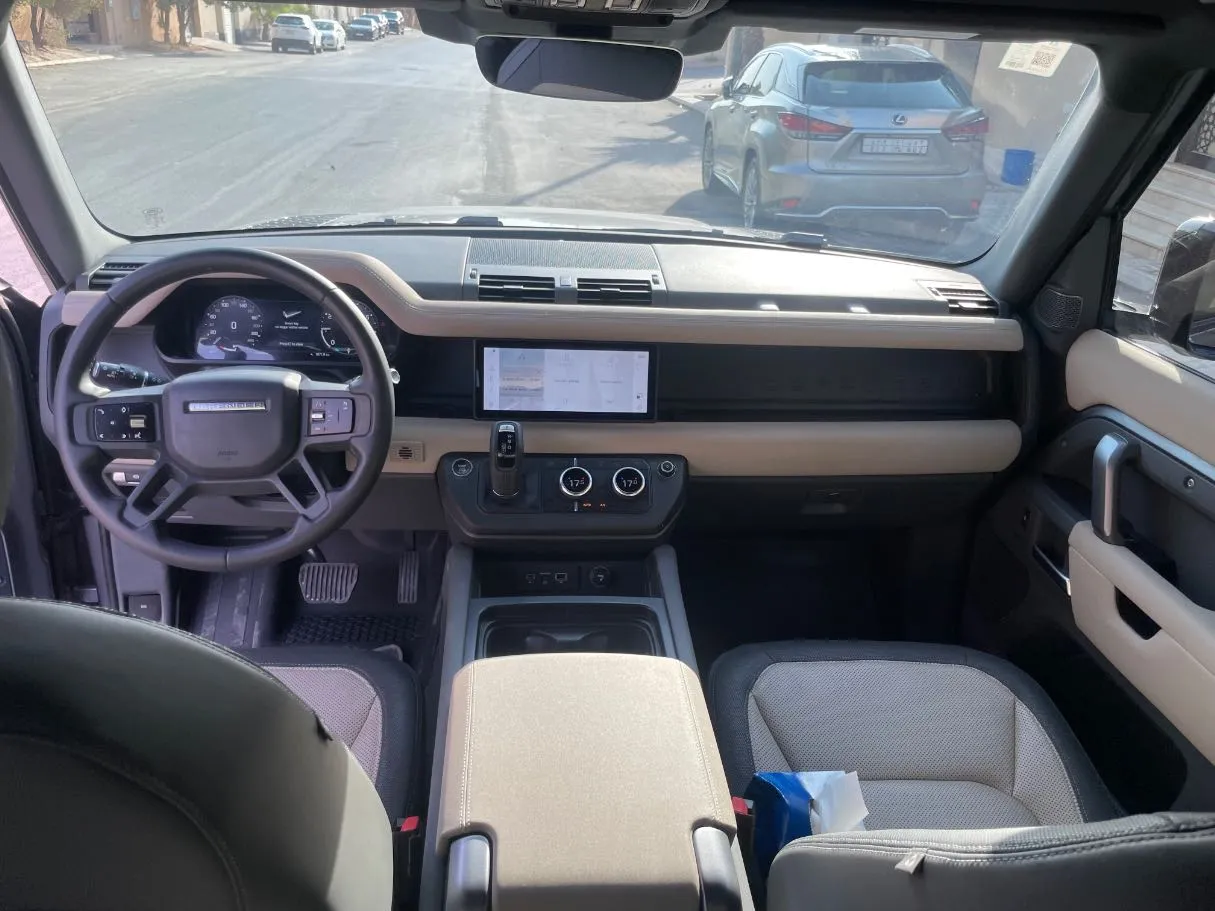 Car image 15