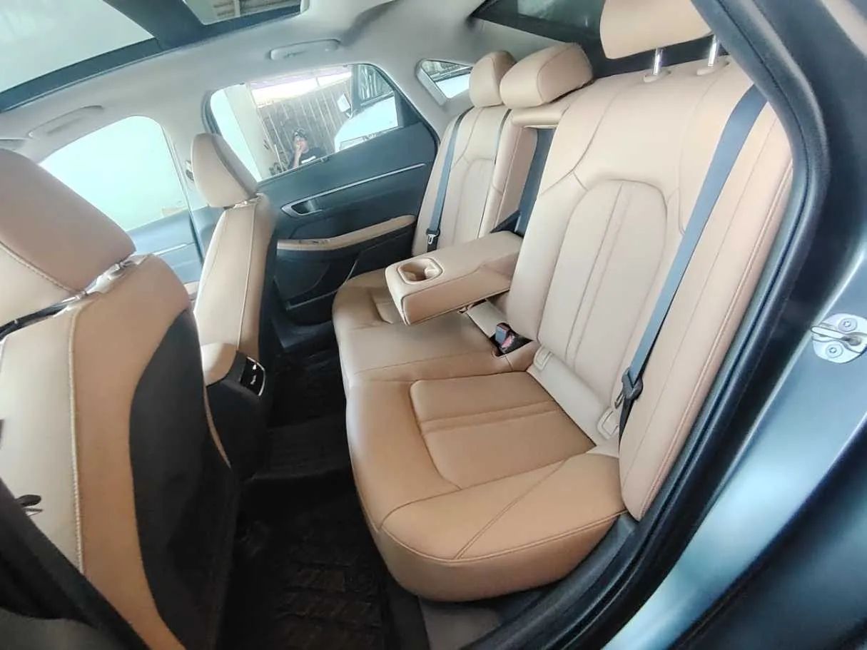 Car image 24