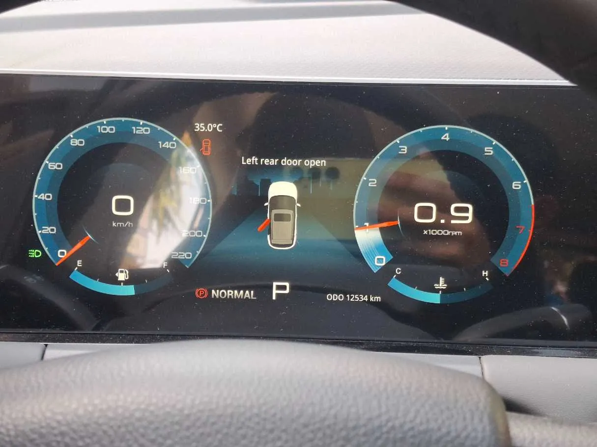 Car image 18