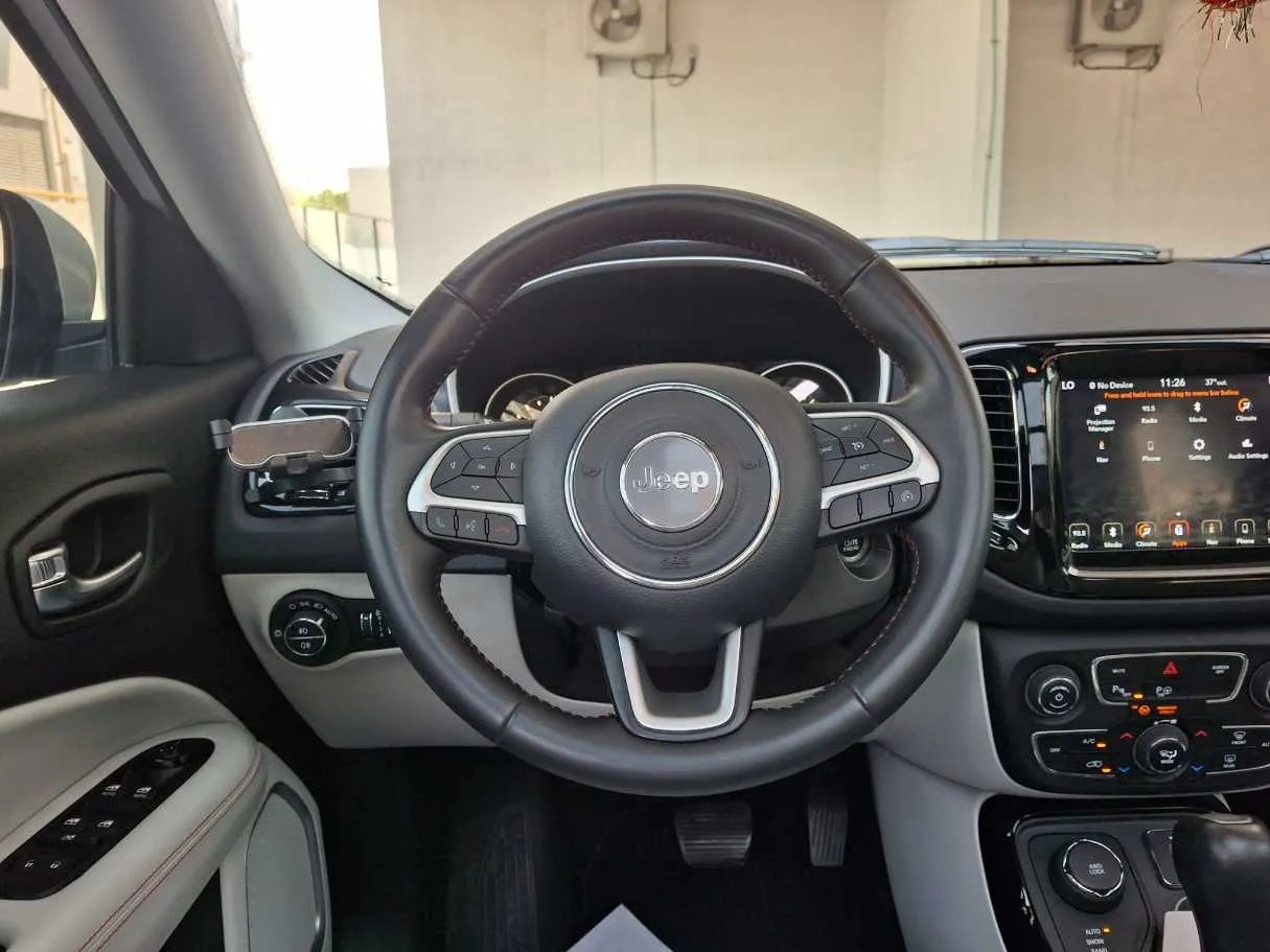 Car image 17