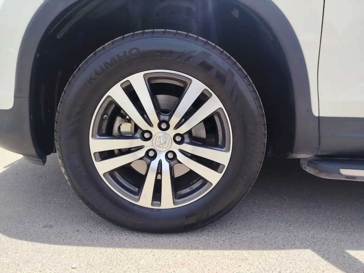 Car image 10