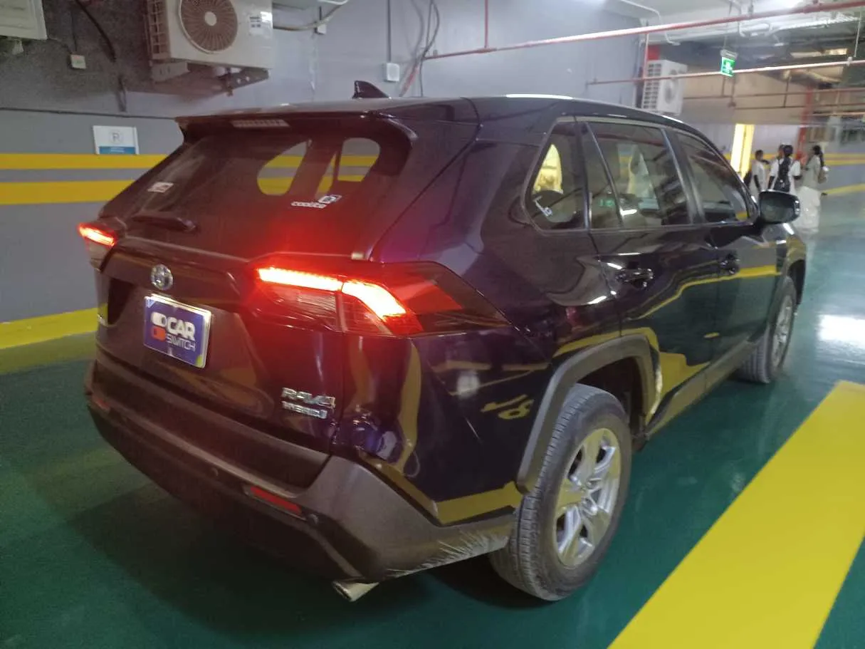 Car image 5