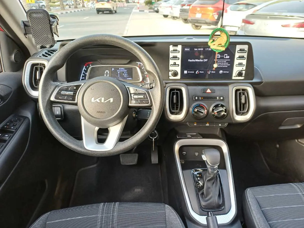 Car image 15