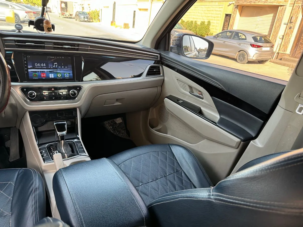 Car image 17