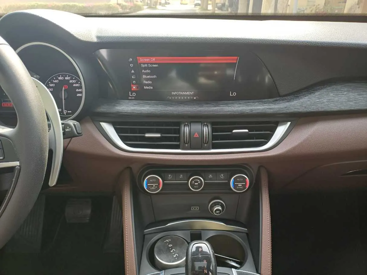 Car image 16