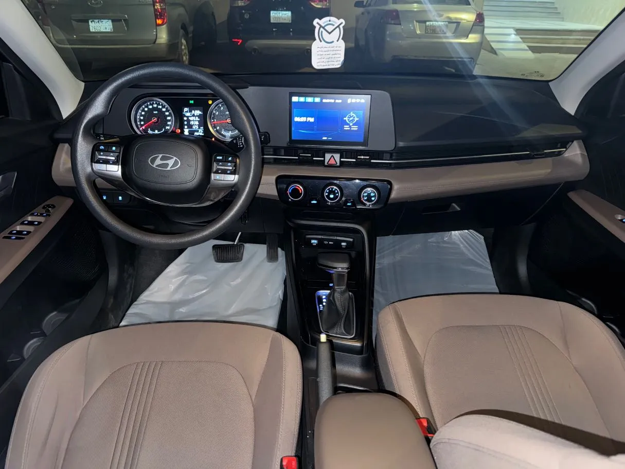 Car image 12