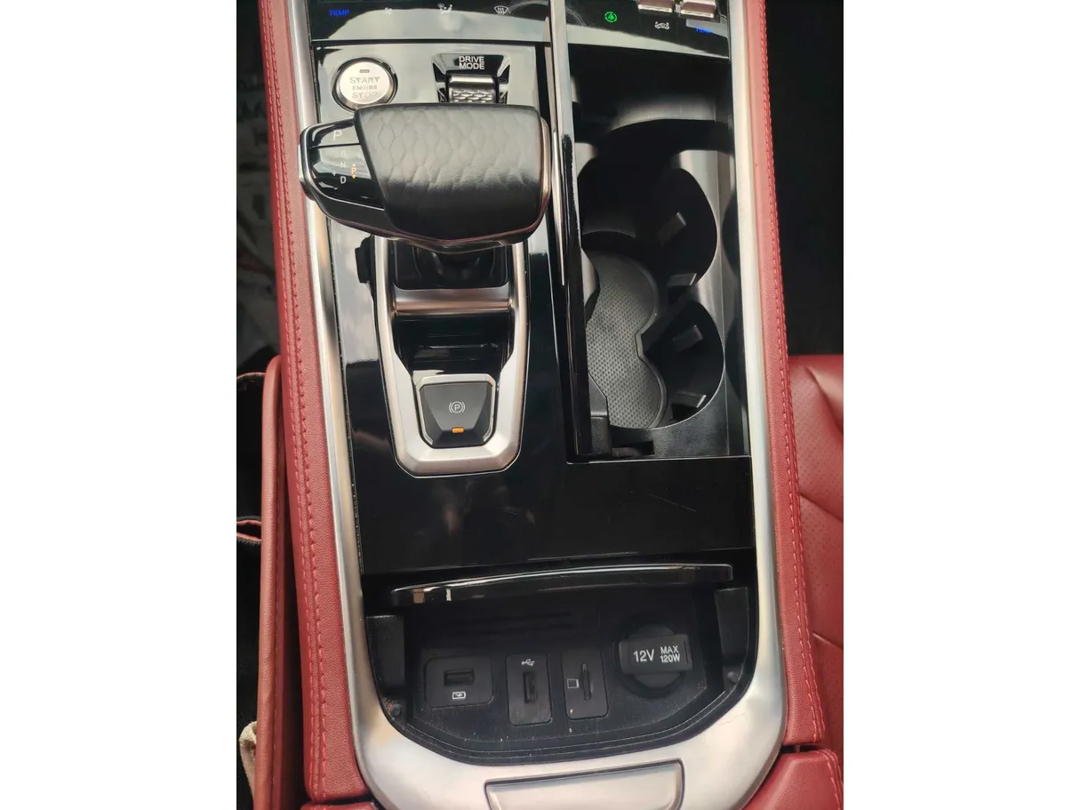 Car image 19