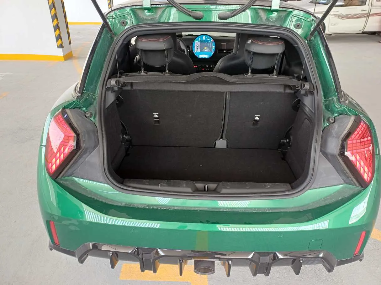 Car image 20