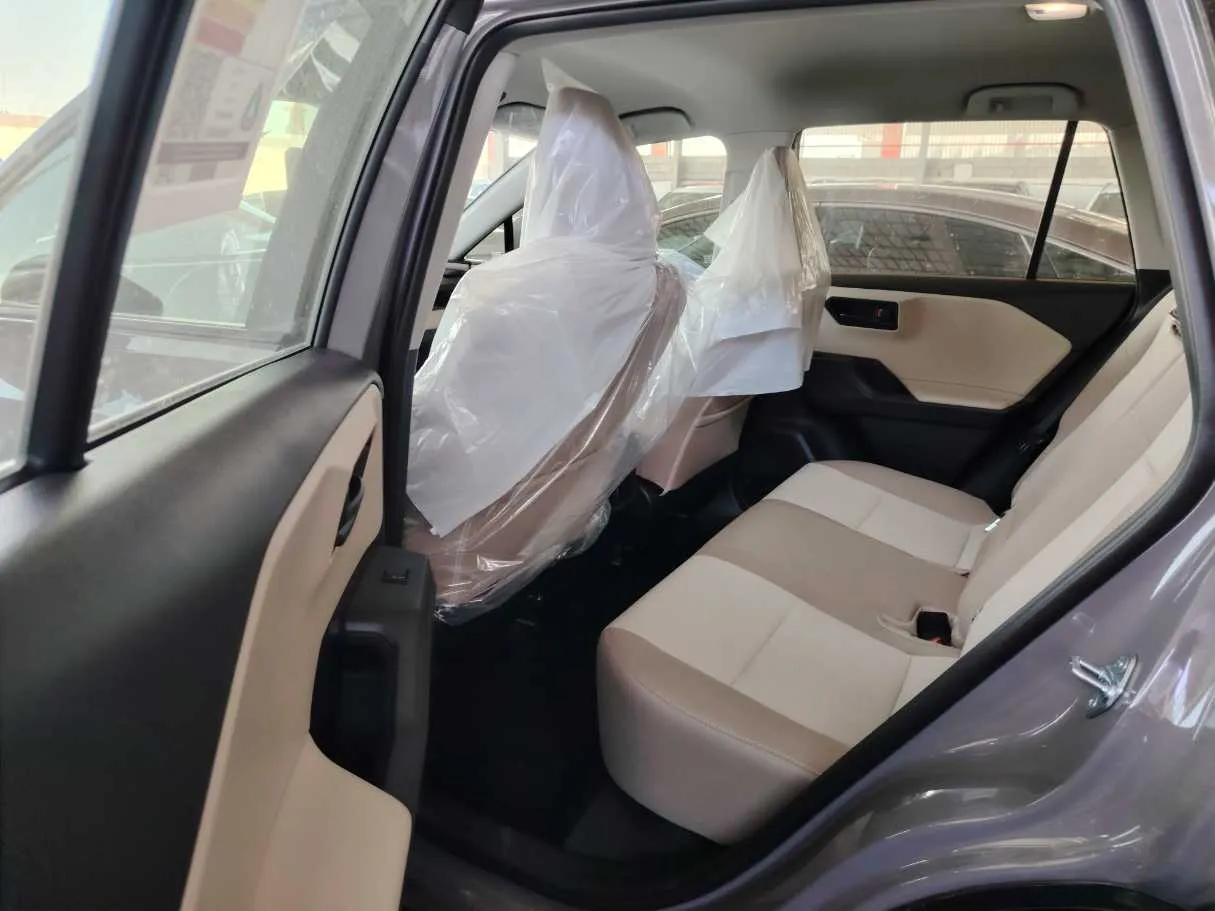Car image 17