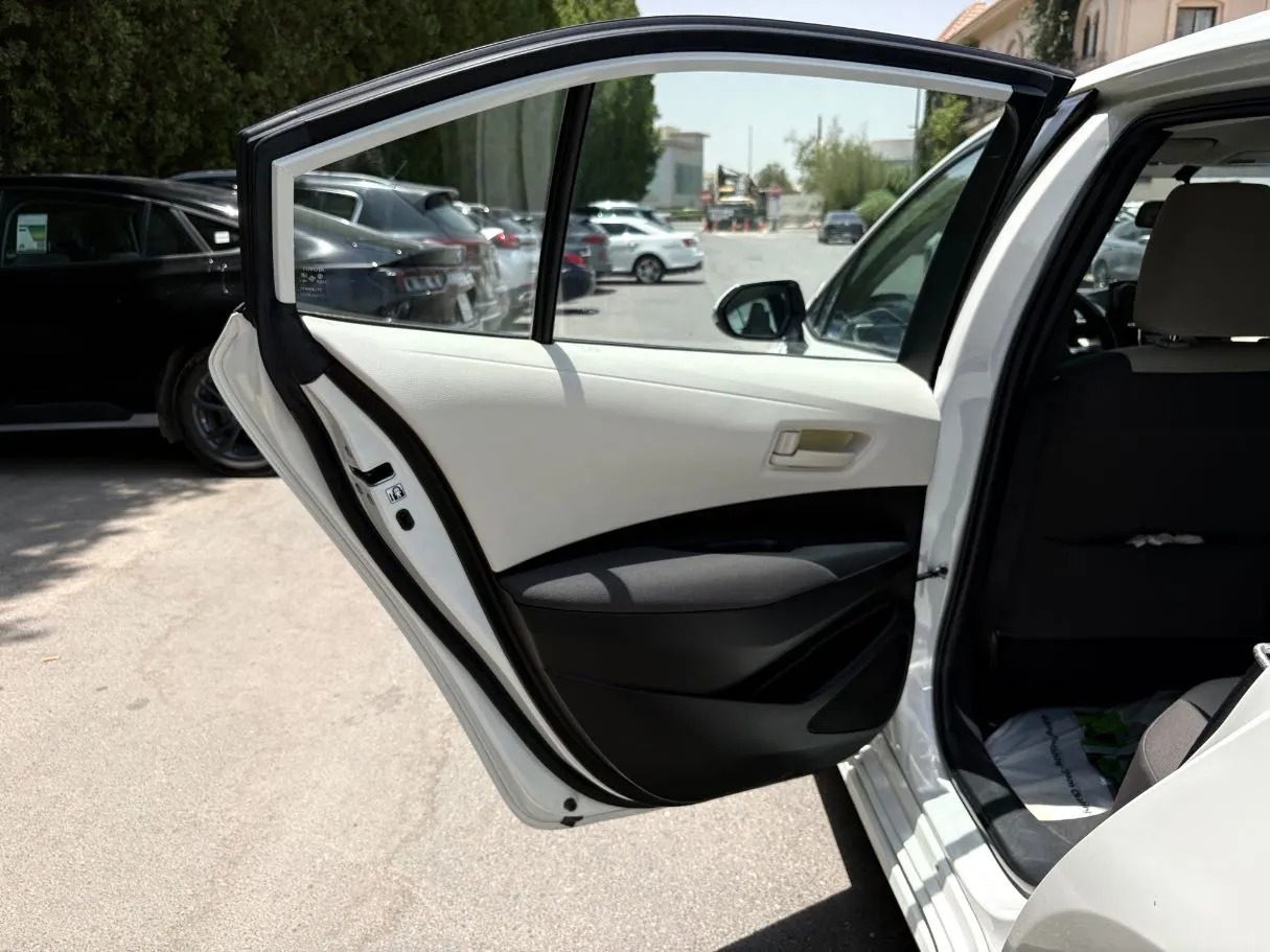 Car image 14