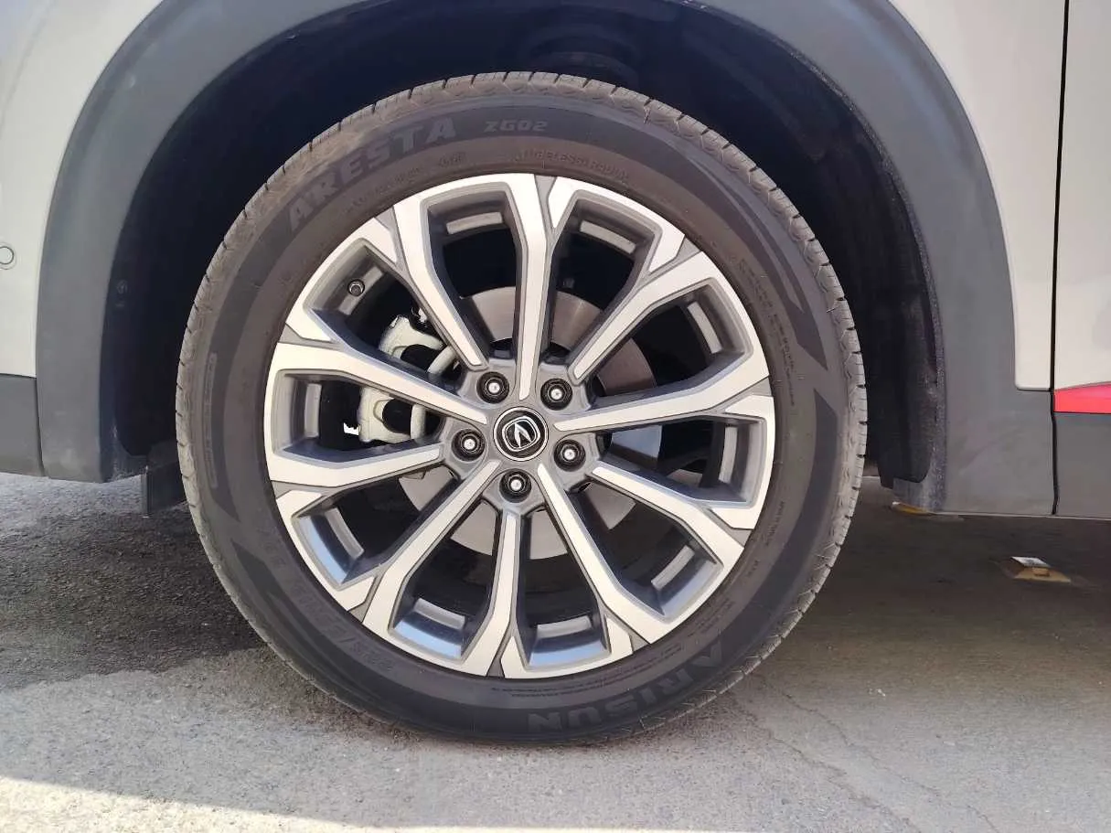 Car image 10