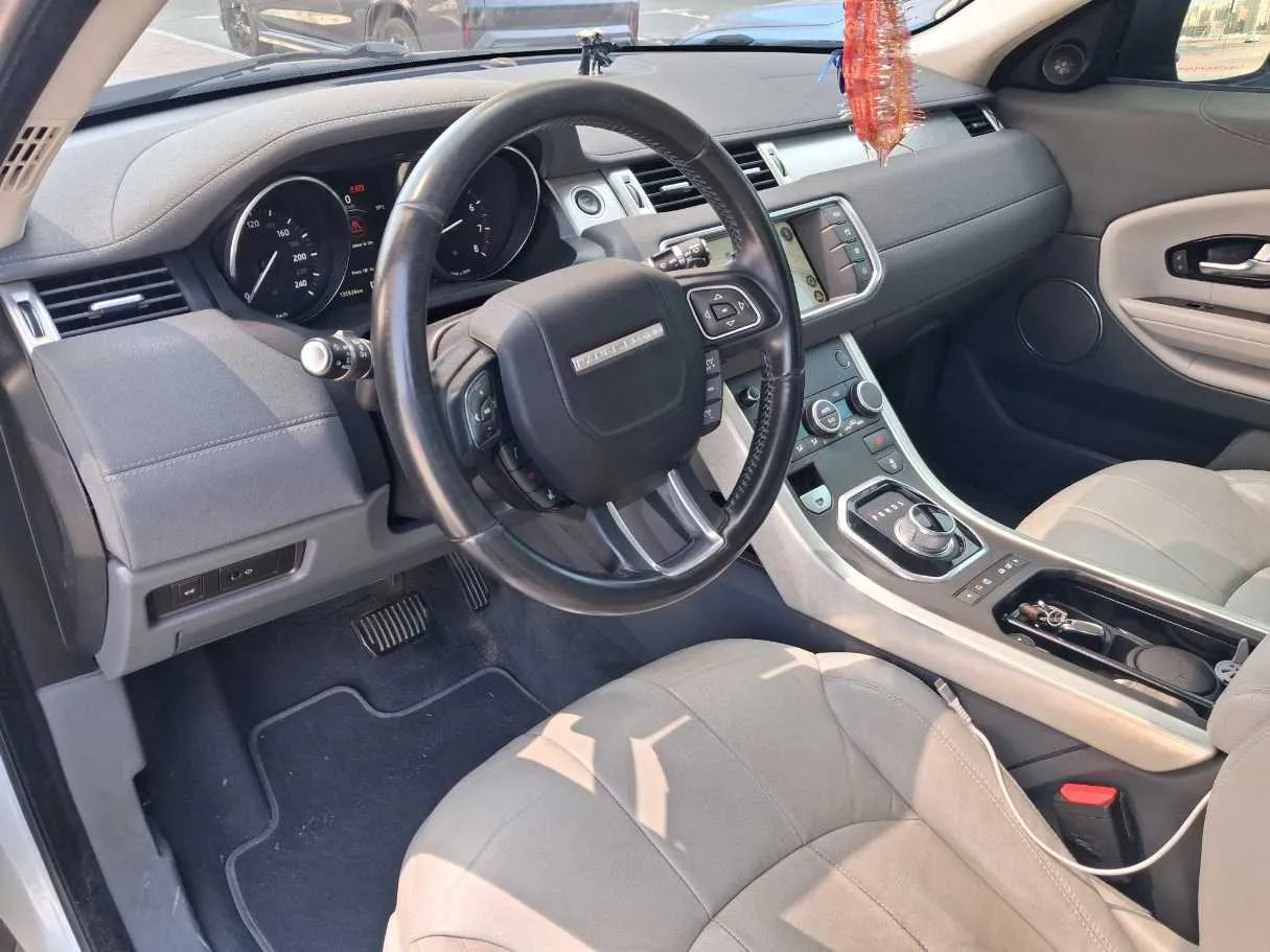 Car image 11
