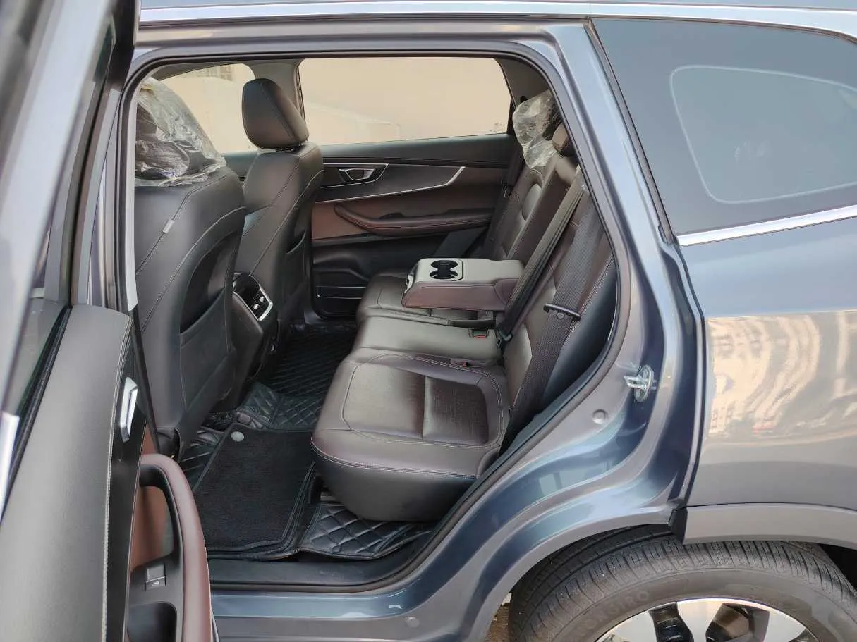 Car image 14