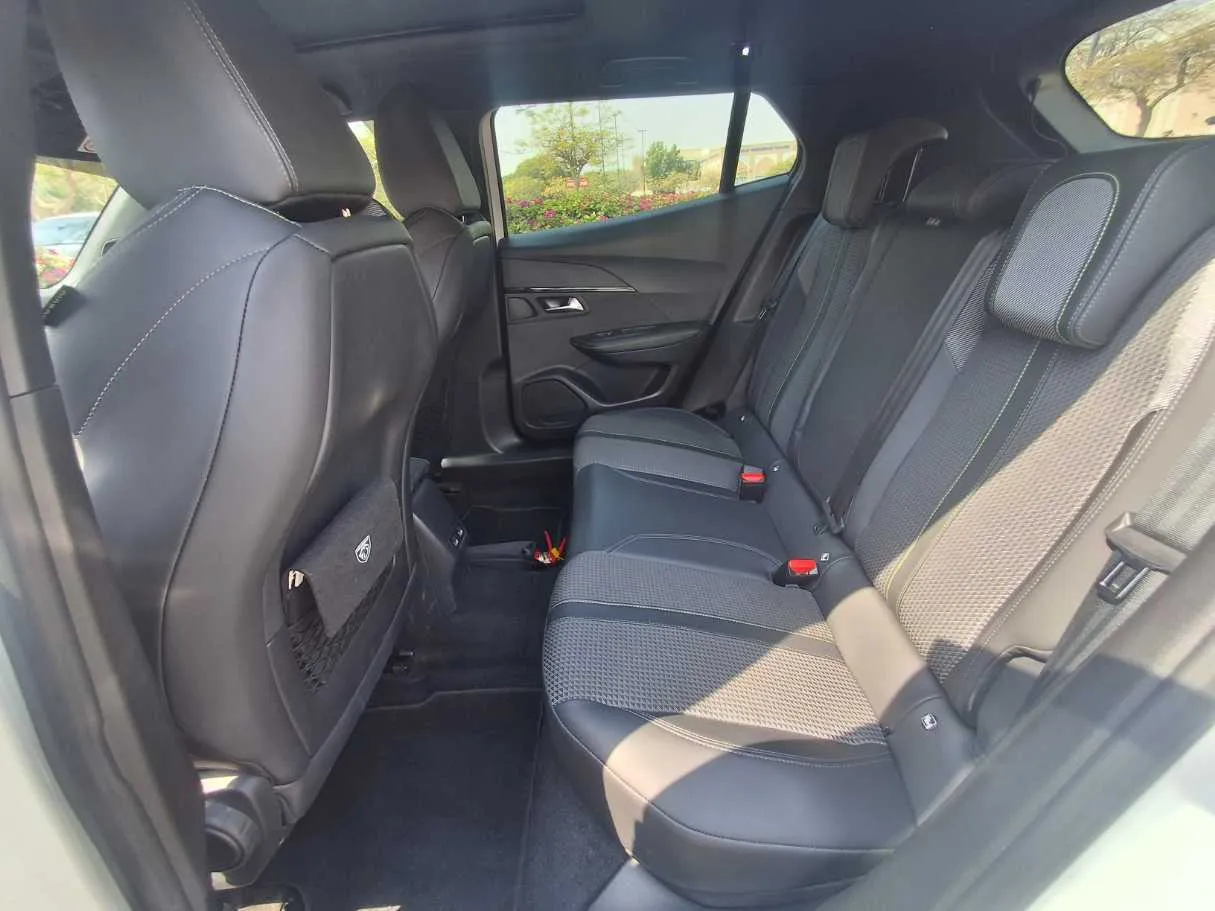 Car image 13