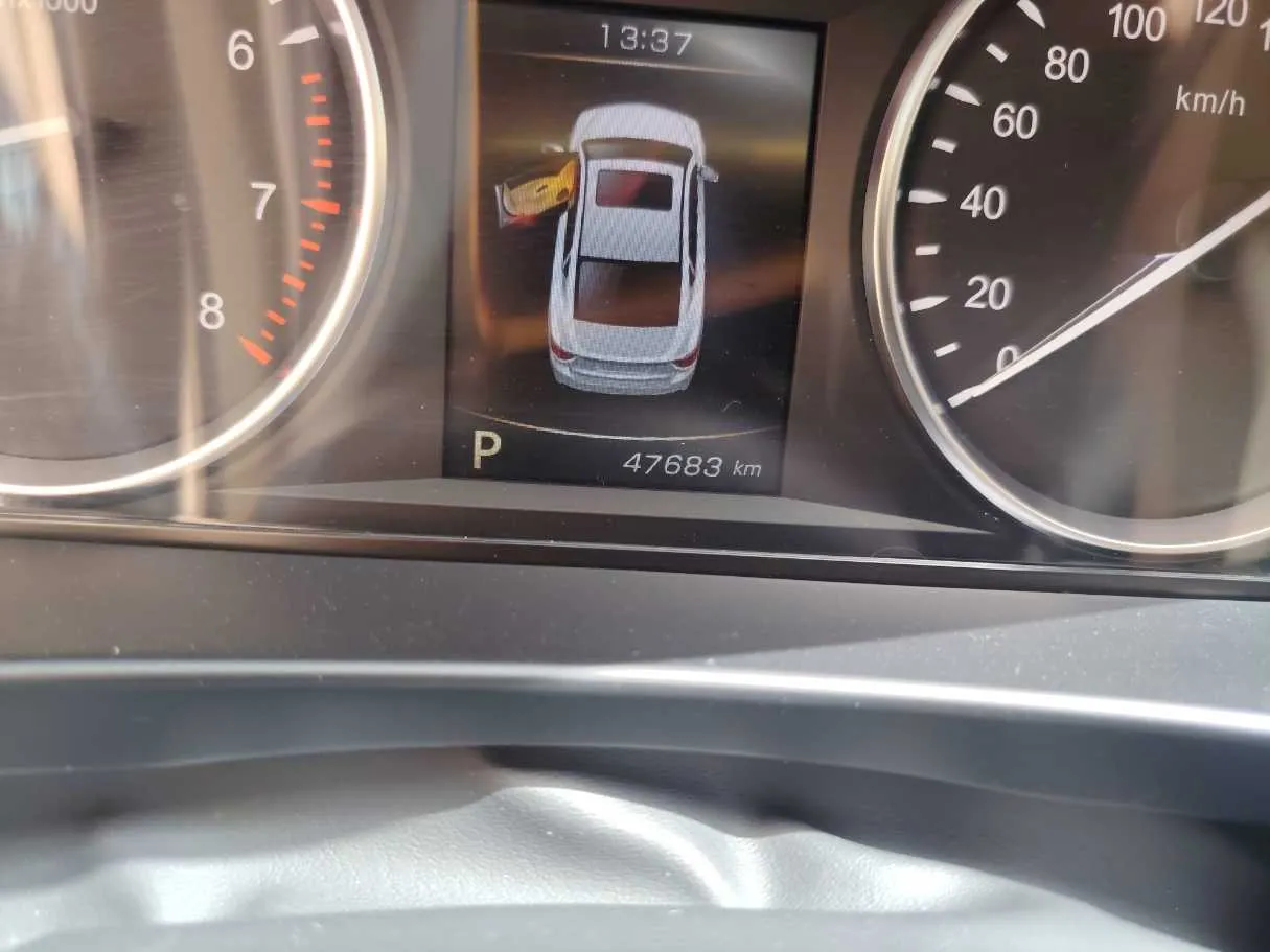 Car image 22