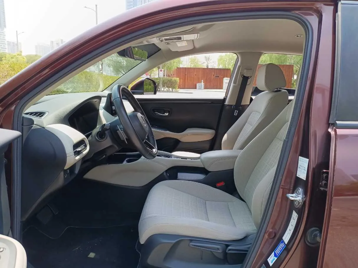 Car image 12
