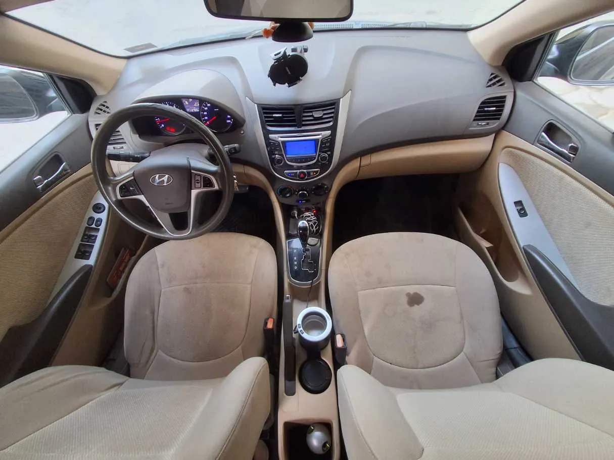 Car image 13