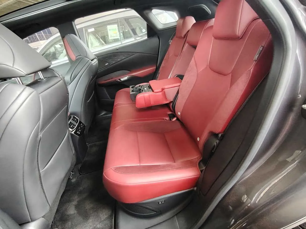 Car image 23