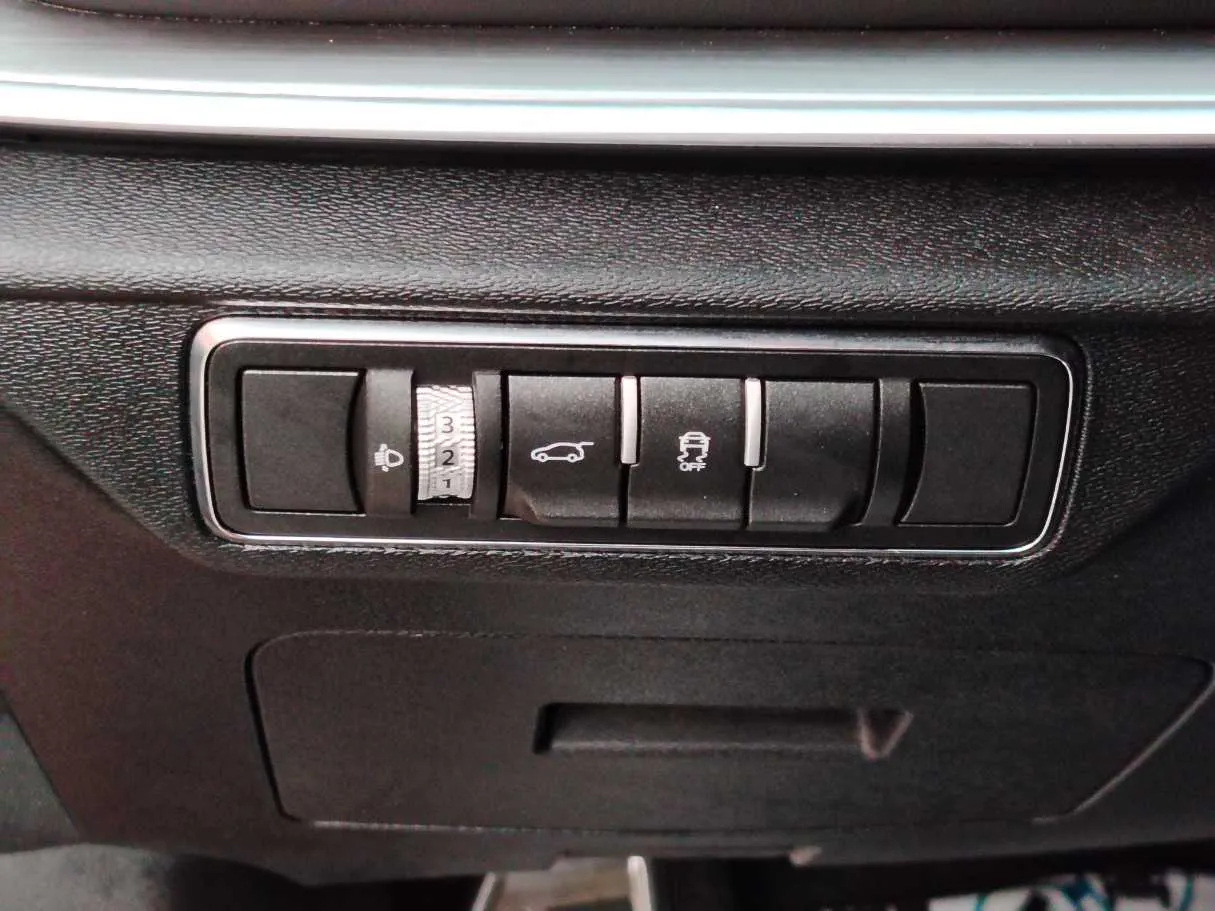 Car image 32