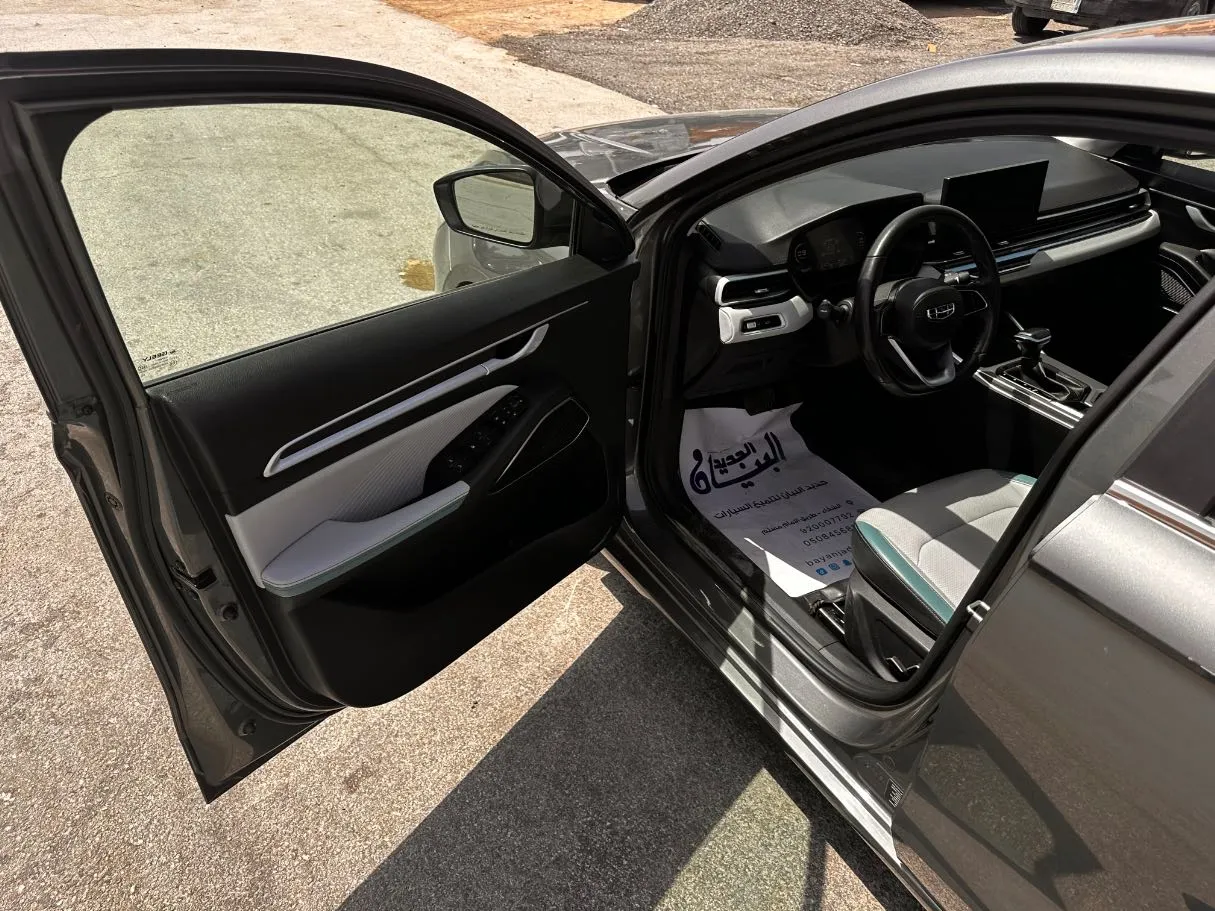 Car image 11