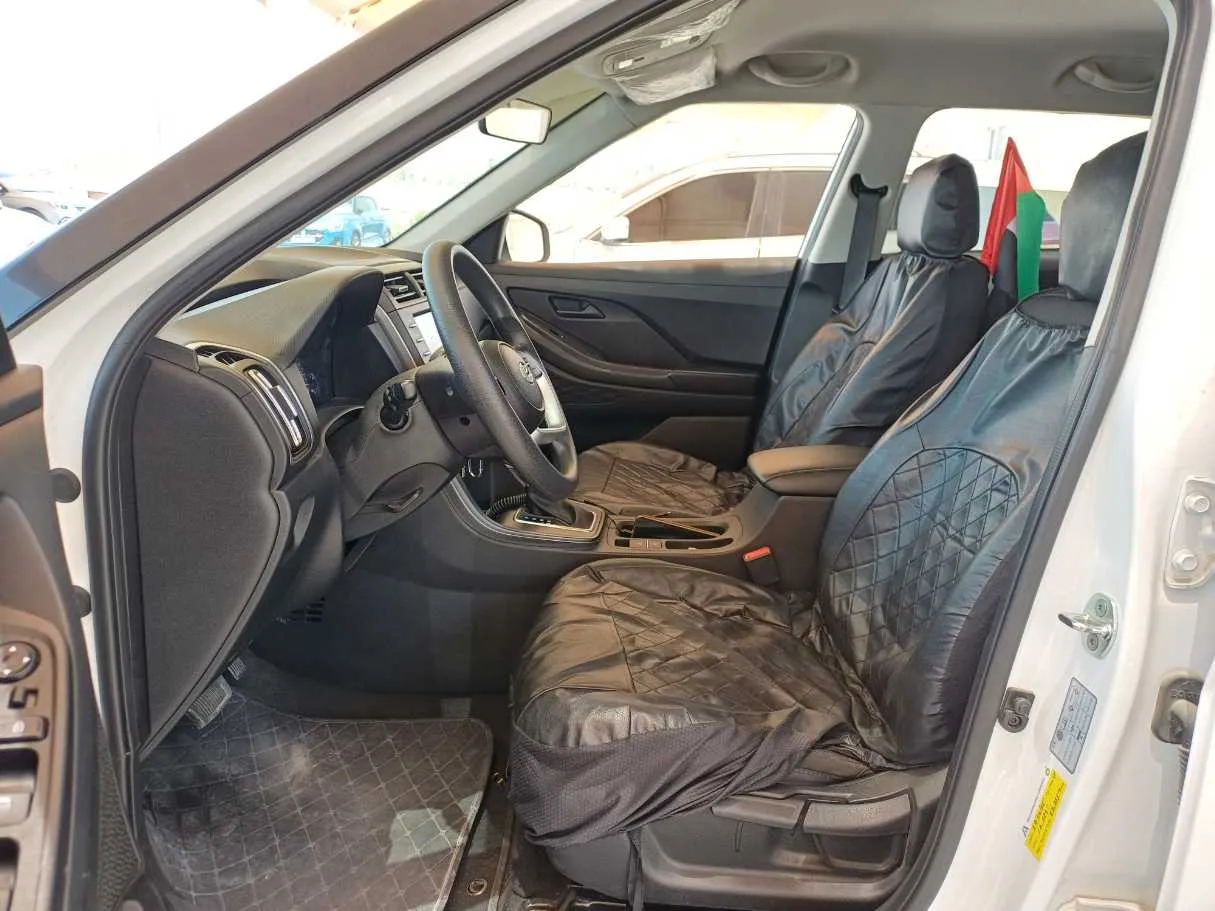 Car image 12