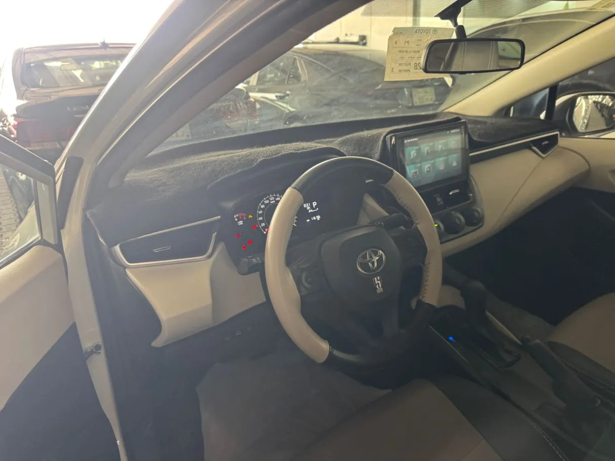 Car image 13