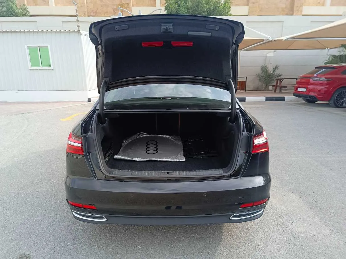 Car image 27
