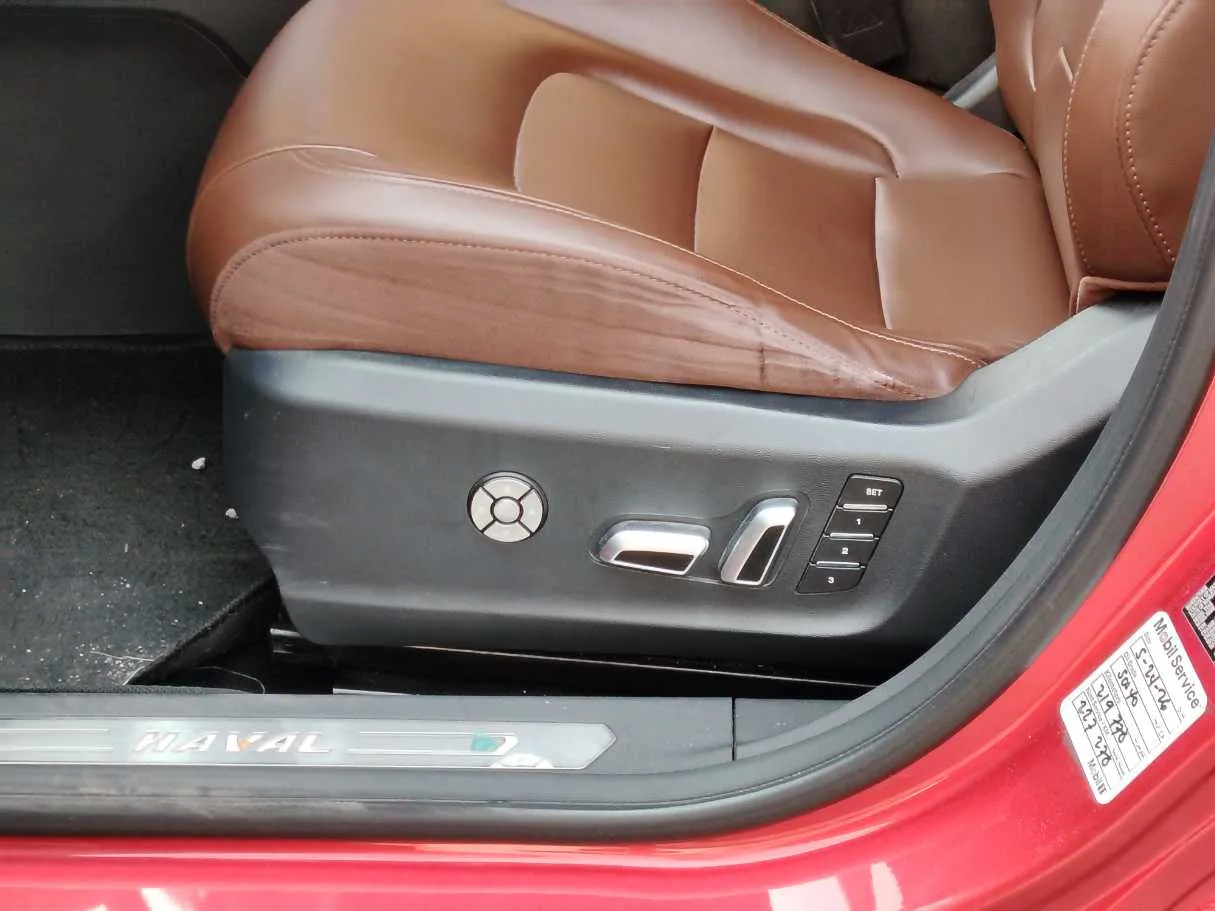 Car image 30