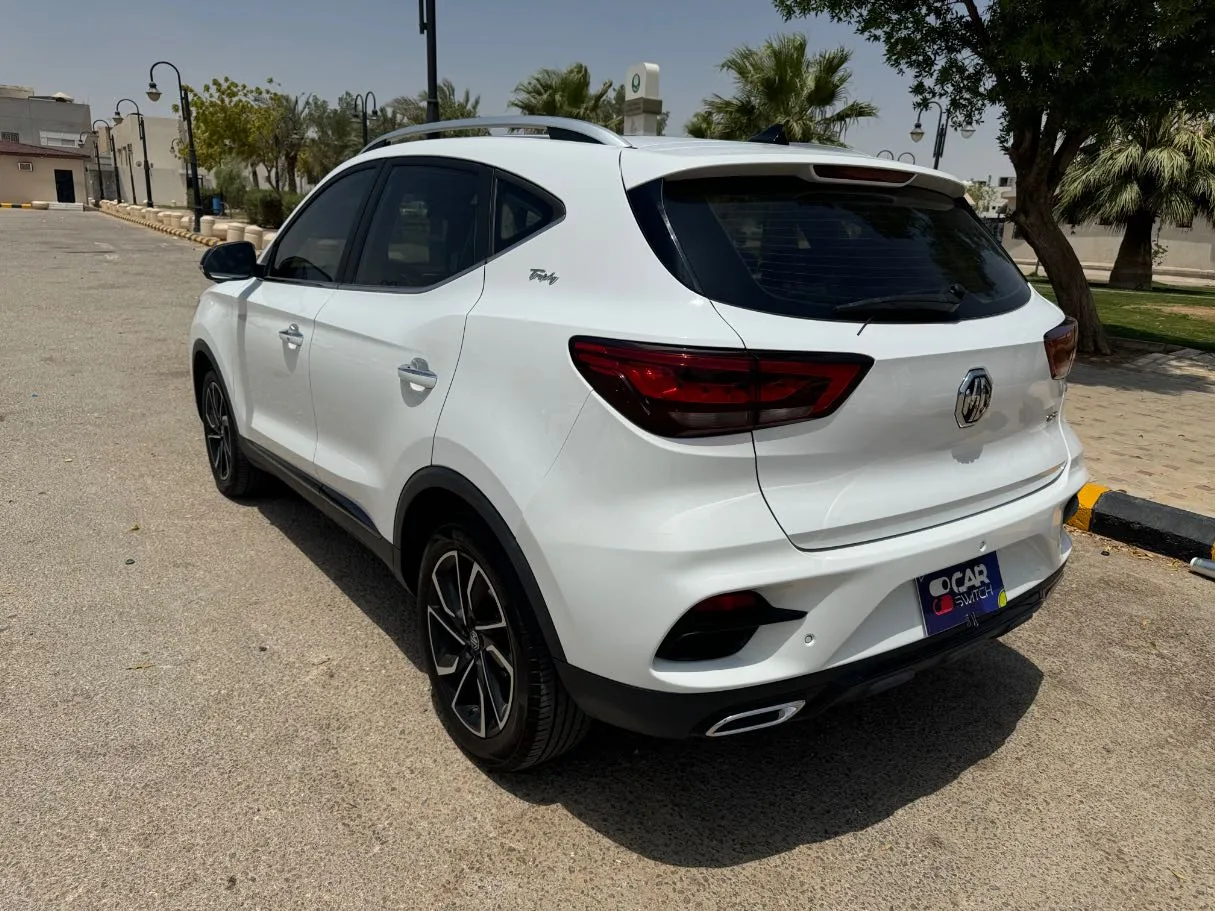 Car image 7