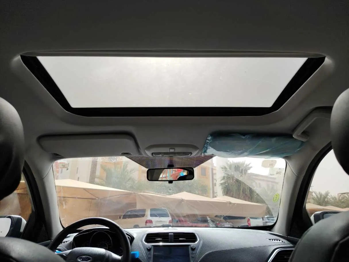 Car image 19
